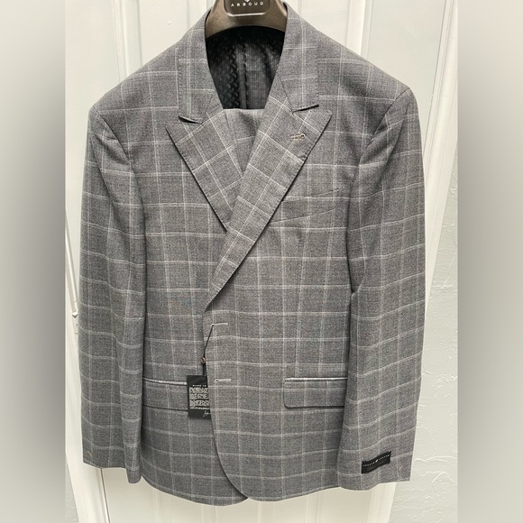 Joseph Abboud Black Label Gray Windowpane Suit.New With Tags. Size 44R